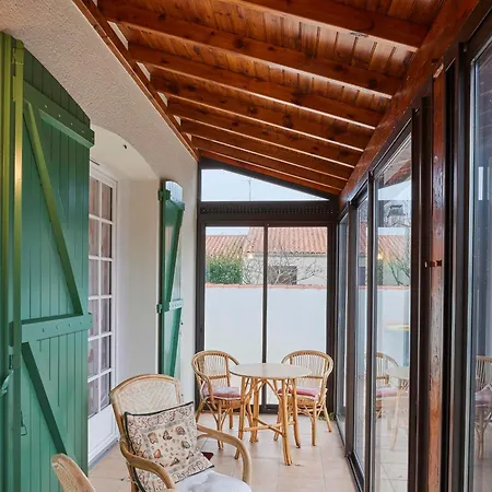 Hébergement de vacances Maison Spacieuse Pour 9 Pers. - Proche Plage, Parking, Terrasse - Fr-1-323-584 Saint-Hilaire-de-Riez